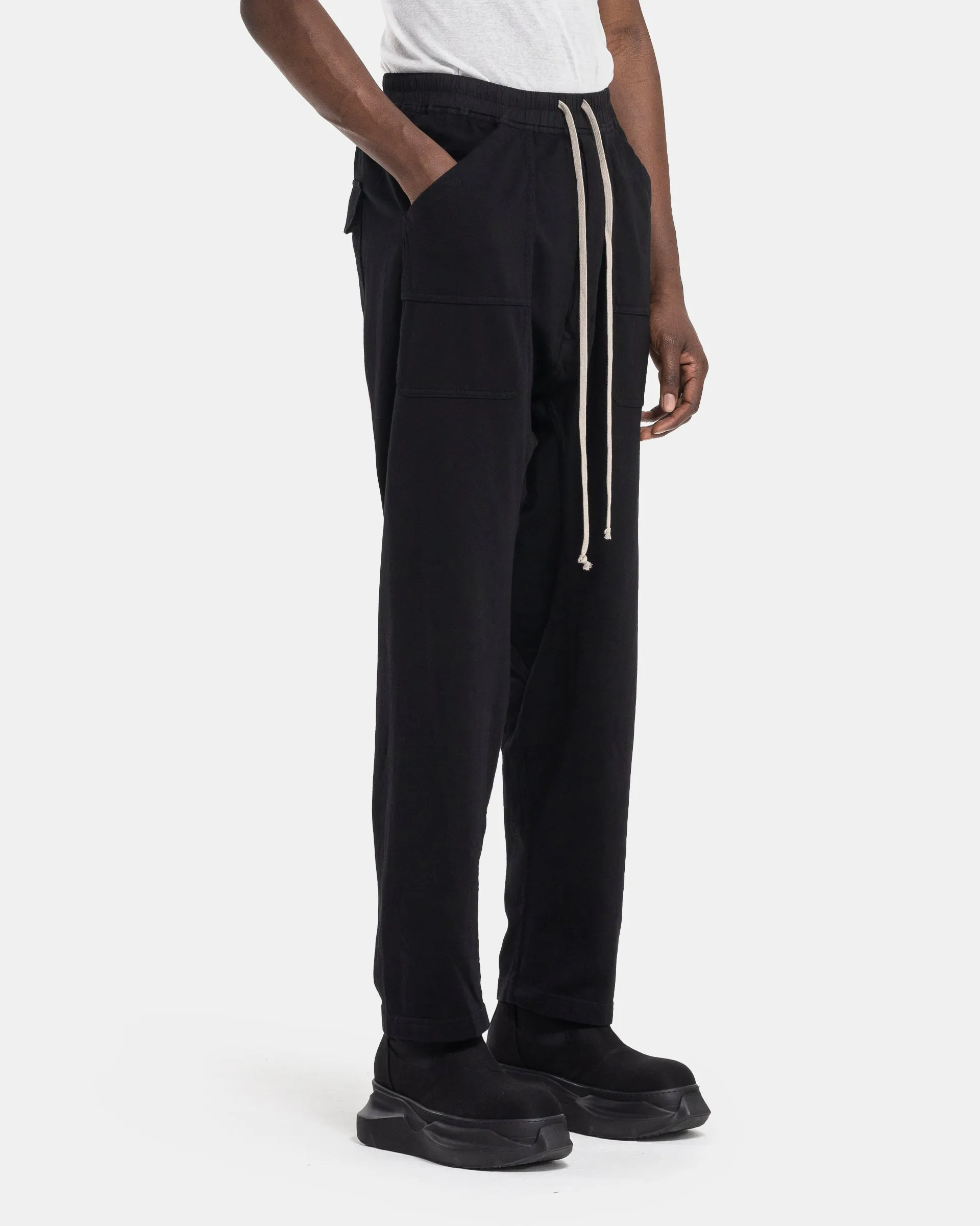 Classic Cargo Pants in Black