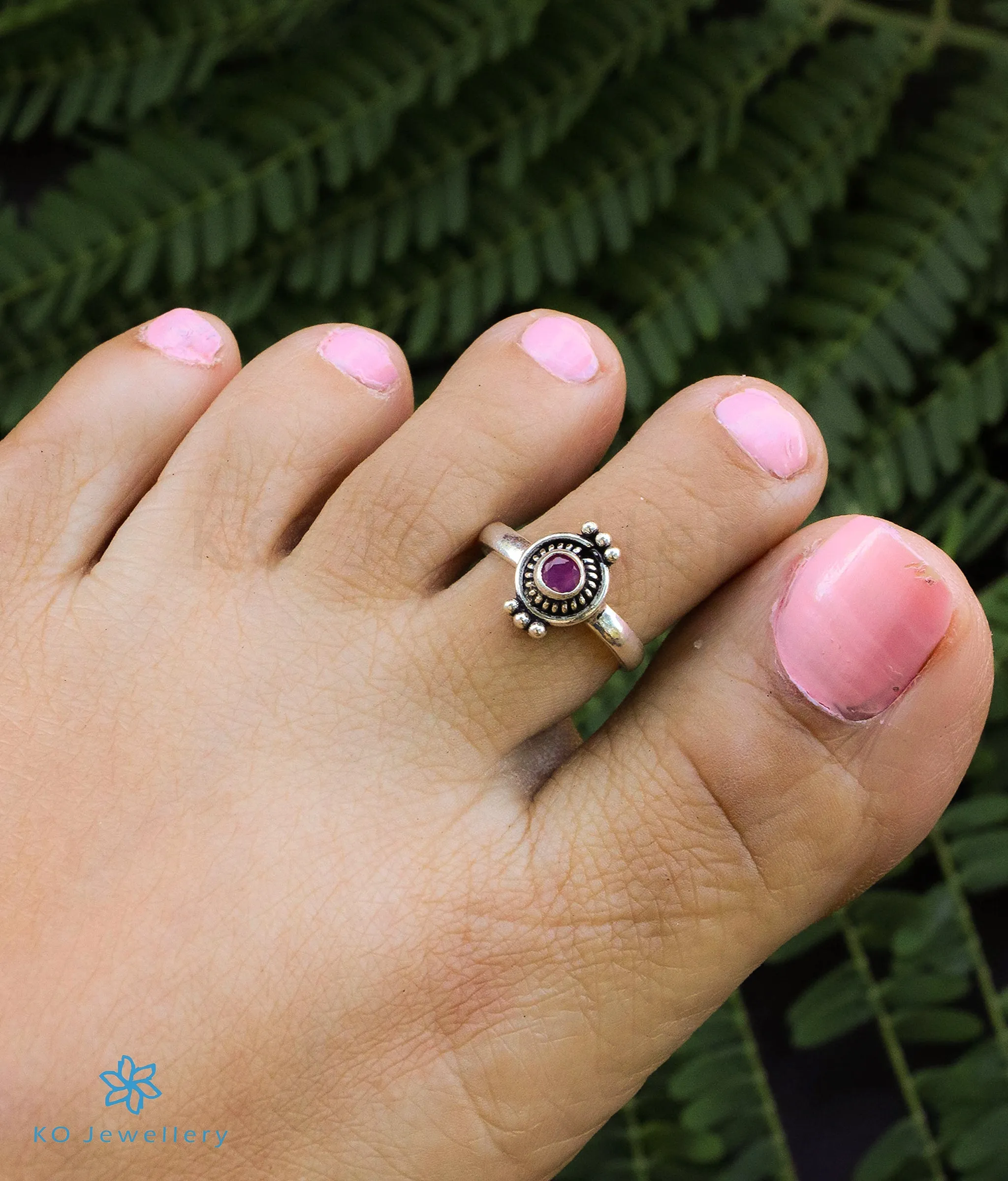 The Yash Silver Toe-Rings (Red)